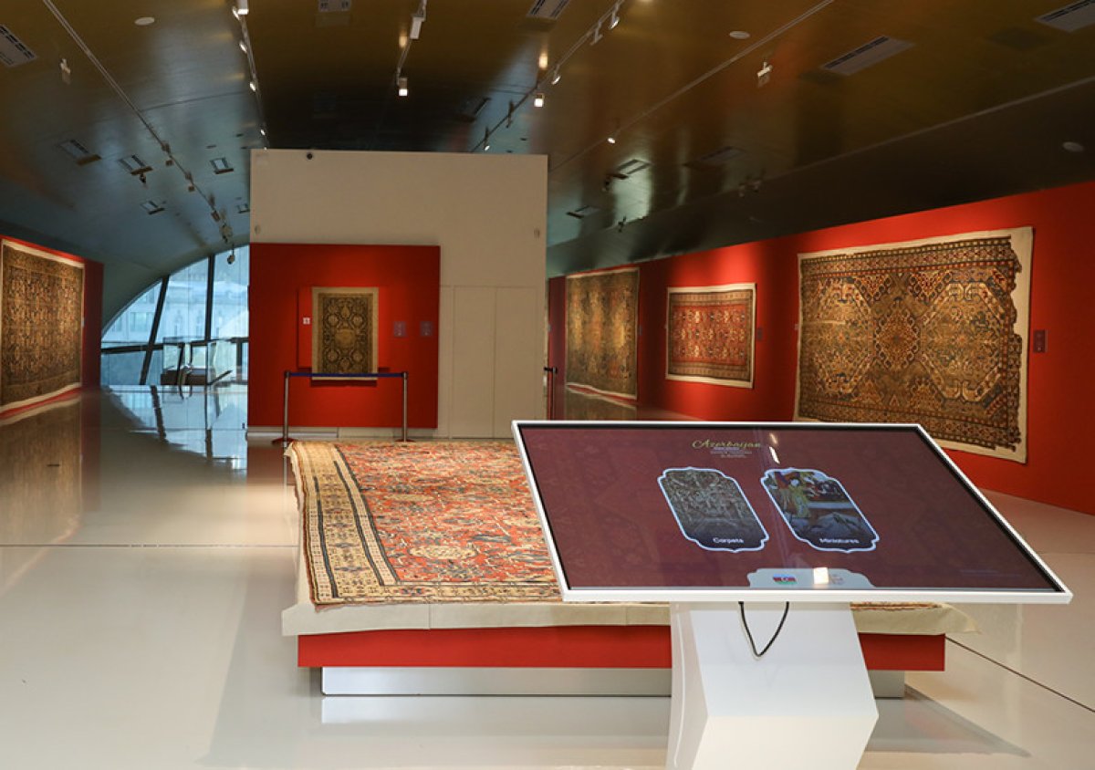 Azərbaycan Xalça Sənətini və Onun Zəngin Tarixini interaktiv ekranla Kəşf Edin